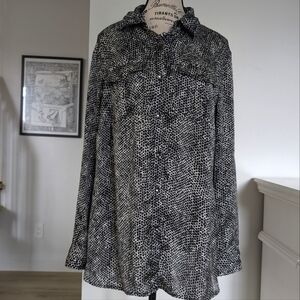 JONES NEW YORK | Women's Blk/White Animal Print Long Sleeved Button Up Blouse